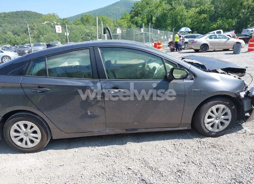 Photo 14 of 2019 Toyota Prius L ECO (VIN JTDKARFU8K3098278)