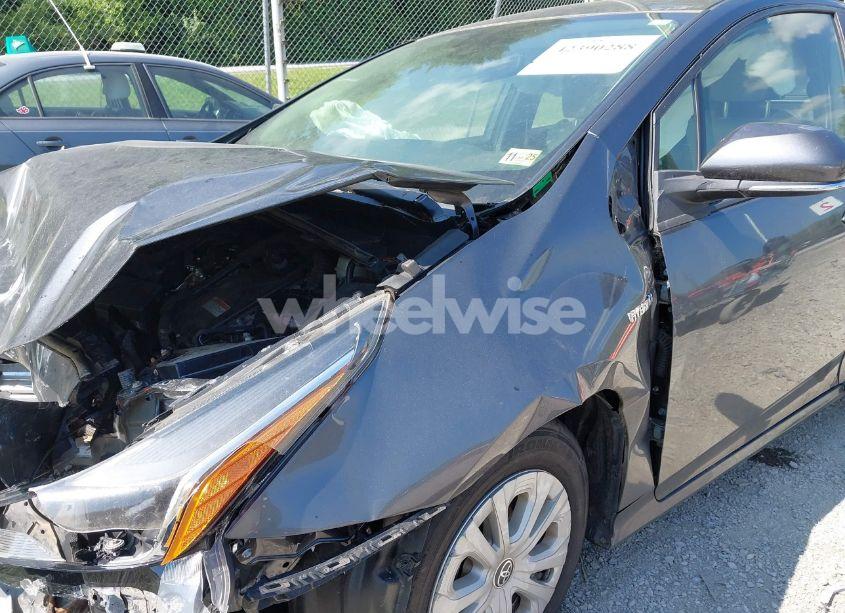 Photo 18 of 2019 Toyota Prius L ECO (VIN JTDKARFU8K3098278)