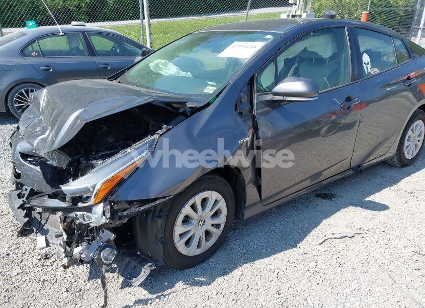 Photo 2 of 2019 Toyota Prius L ECO (VIN JTDKARFU8K3098278)