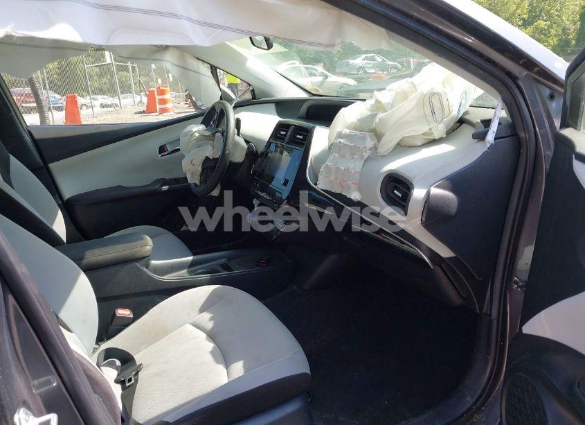 Photo 5 of 2019 Toyota Prius L ECO (VIN JTDKARFU8K3098278)