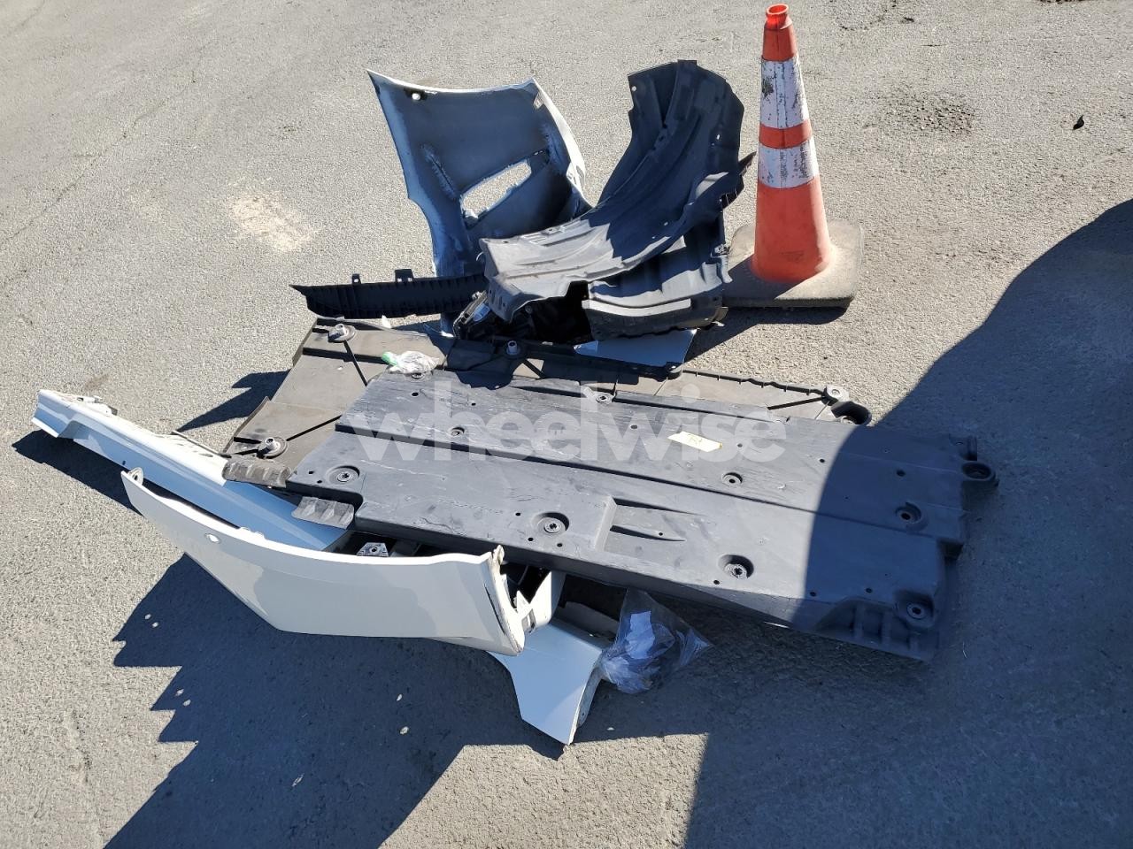 Photo 12 of 2020 TOYOTA PRIUS L (VIN JTDKARFU8L3111418)