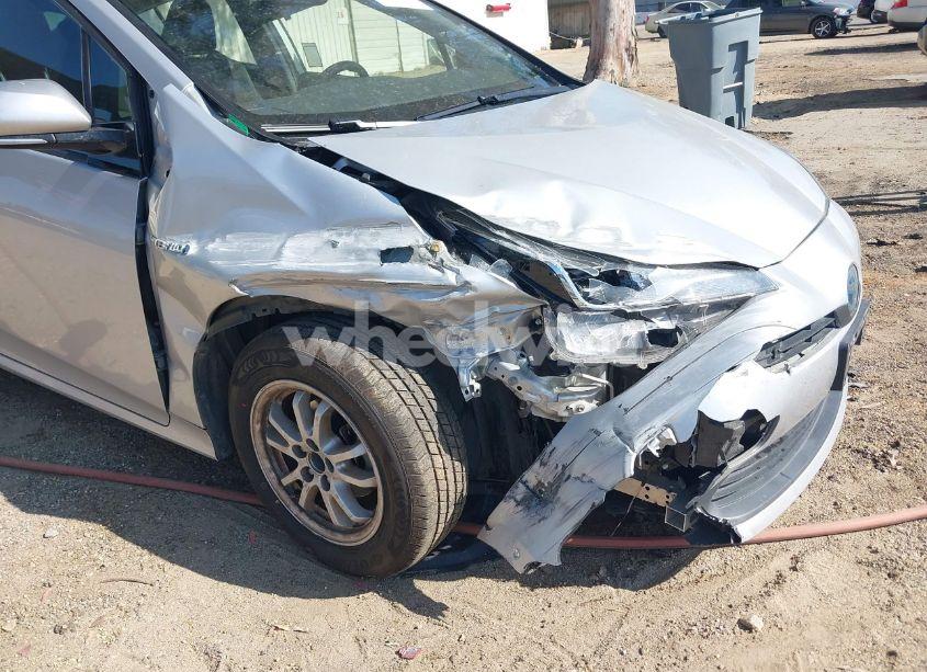 Photo 6 of 2020 Toyota Prius LE (VIN JTDKARFU8L3112245)