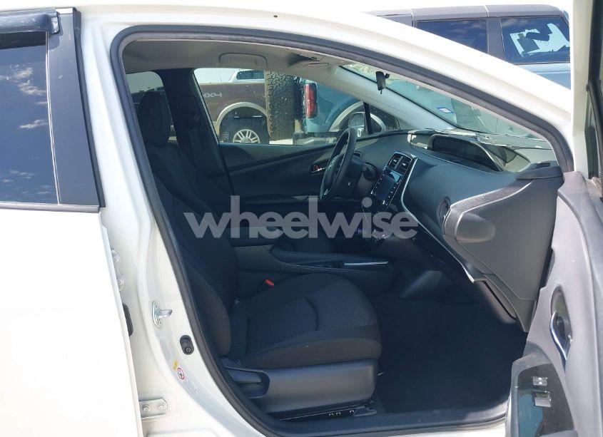 Photo 5 of 2020 Toyota Prius L ECO (VIN JTDKARFU8L3126291)