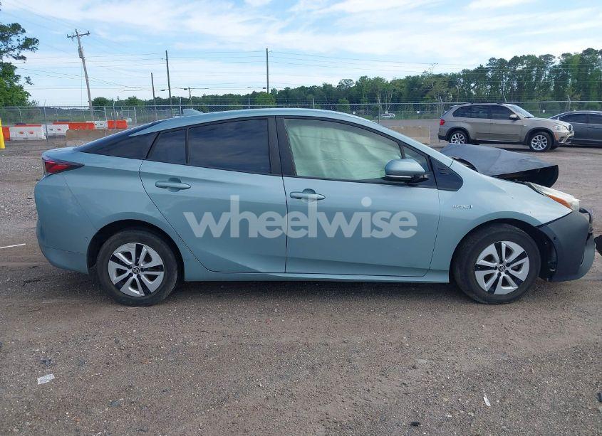 Photo 13 of 2018 Toyota Prius THREE (VIN JTDKARFU9J3068026)