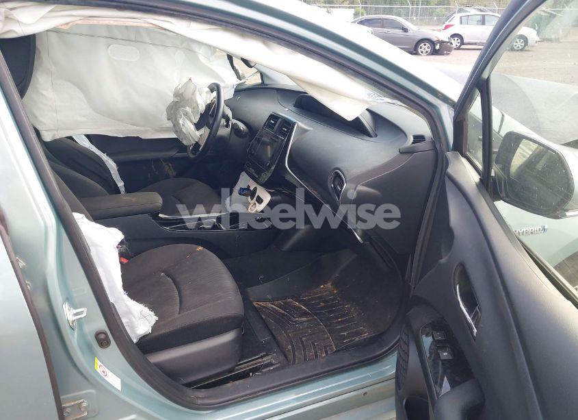 Photo 5 of 2018 Toyota Prius THREE (VIN JTDKARFU9J3068026)