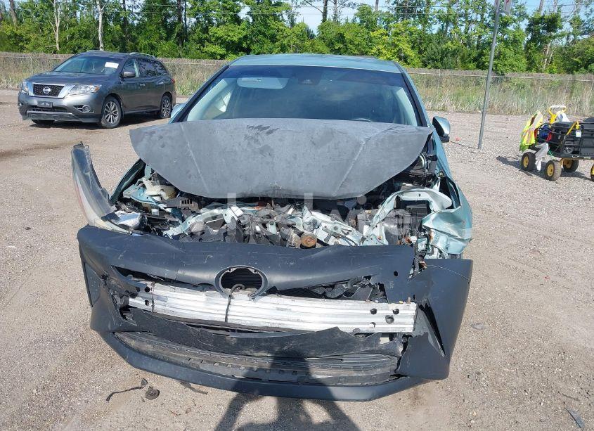 Photo 6 of 2018 Toyota Prius THREE (VIN JTDKARFU9J3068026)