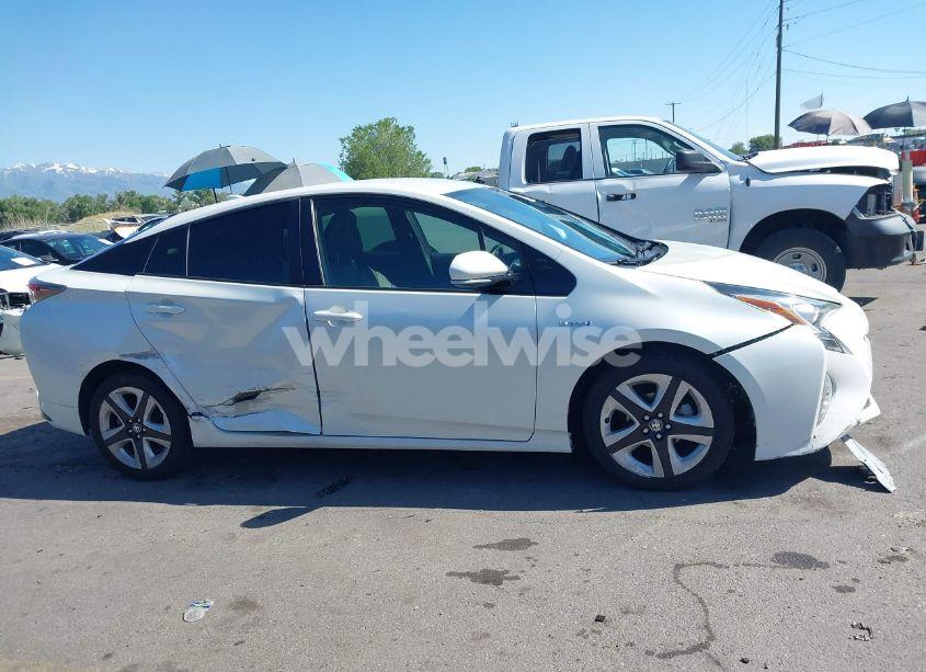 Photo 13 of 2017 Toyota Prius THREE TOURING (VIN JTDKARFUXH3536565)