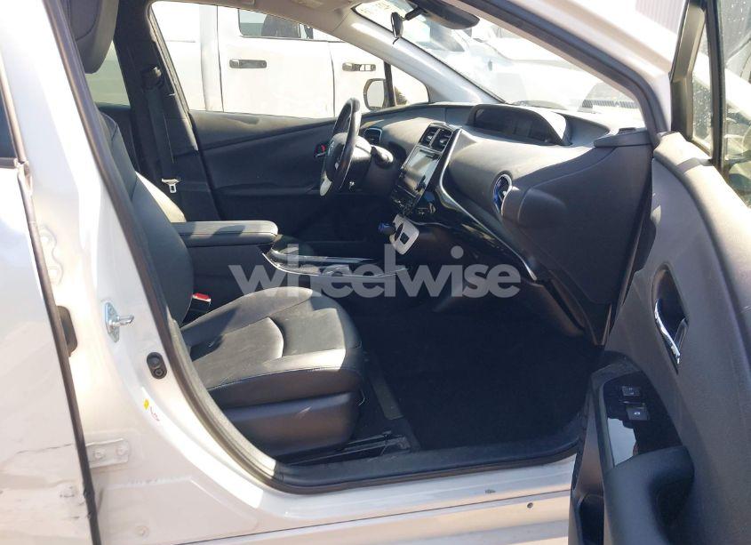 Photo 5 of 2017 Toyota Prius THREE TOURING (VIN JTDKARFUXH3536565)