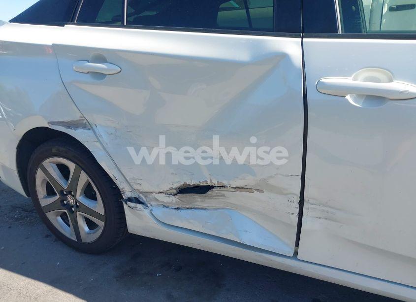 Photo 6 of 2017 Toyota Prius THREE TOURING (VIN JTDKARFUXH3536565)