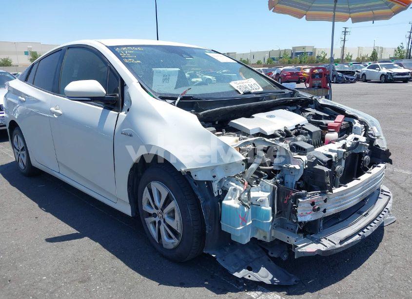 2018 Toyota Prius THREE (VIN JTDKARFUXJ3055253) main photo