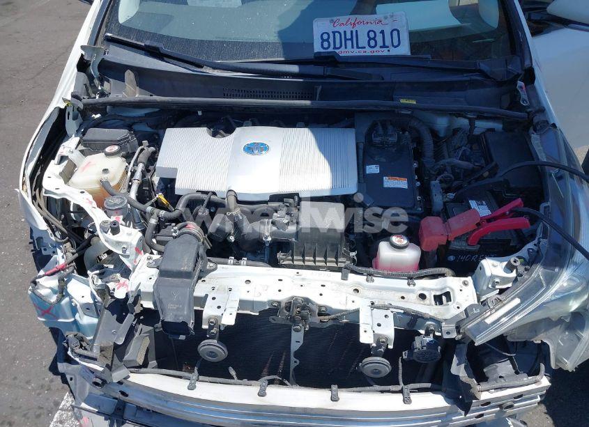 Photo 10 of 2018 Toyota Prius THREE (VIN JTDKARFUXJ3055253)