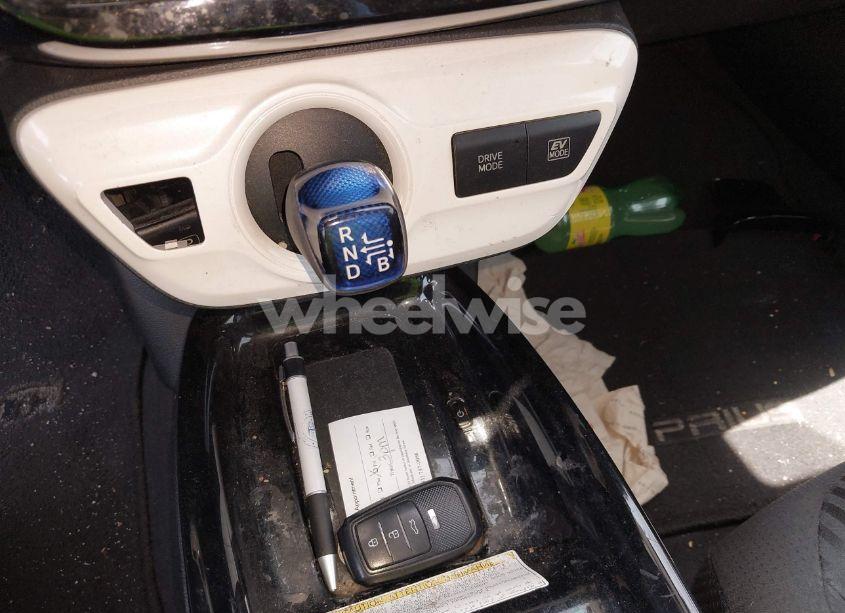 Photo 11 of 2018 Toyota Prius THREE (VIN JTDKARFUXJ3055253)