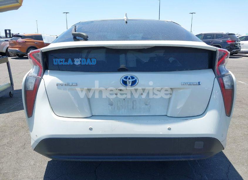 Photo 17 of 2018 Toyota Prius THREE (VIN JTDKARFUXJ3055253)