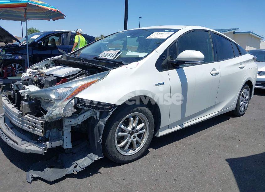 Photo 2 of 2018 Toyota Prius THREE (VIN JTDKARFUXJ3055253)