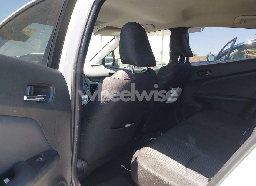 Photo 8 of 2018 Toyota Prius THREE (VIN JTDKARFUXJ3055253)