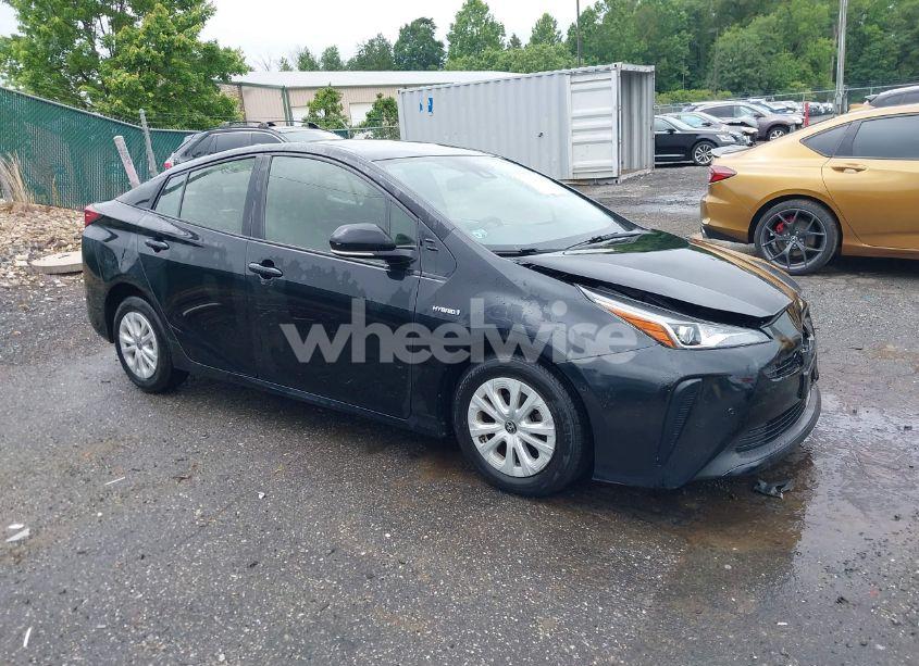 2019 Toyota Prius LE (VIN JTDKARFUXK3092501) main photo