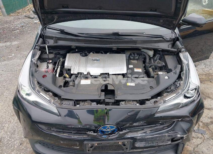 Photo 10 of 2019 Toyota Prius LE (VIN JTDKARFUXK3092501)