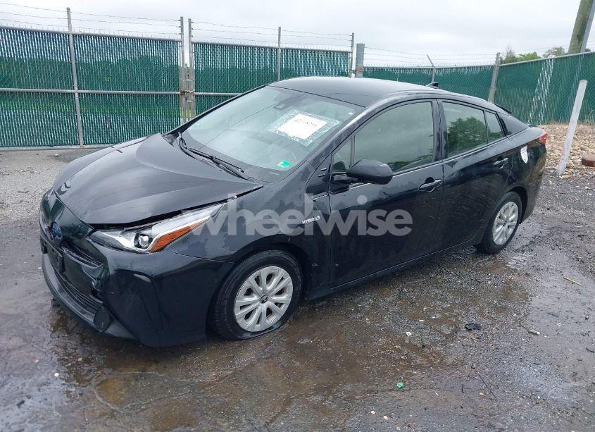Photo 2 of 2019 Toyota Prius LE (VIN JTDKARFUXK3092501)