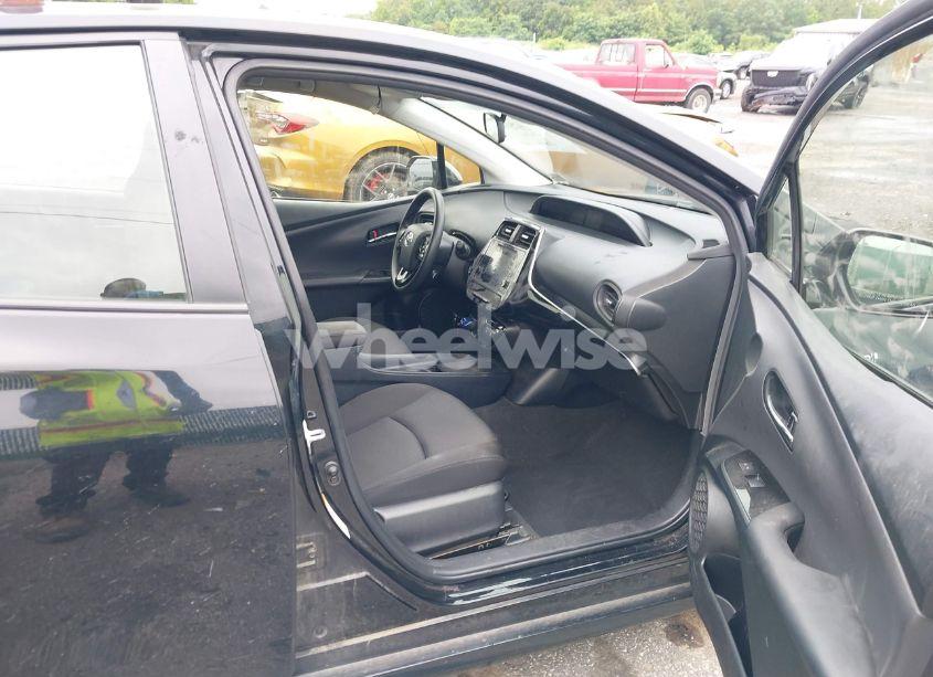 Photo 5 of 2019 Toyota Prius LE (VIN JTDKARFUXK3092501)