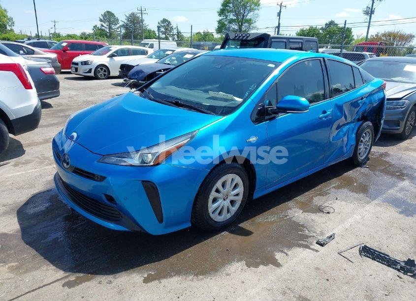 Photo 2 of 2020 Toyota Prius LE (VIN JTDKARFUXL3118354)