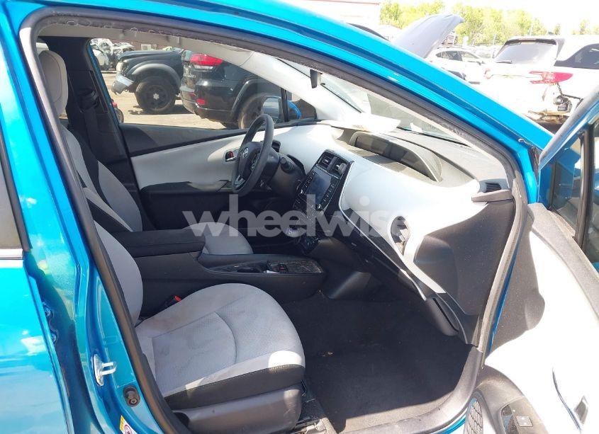 Photo 5 of 2020 Toyota Prius LE (VIN JTDKARFUXL3118354)