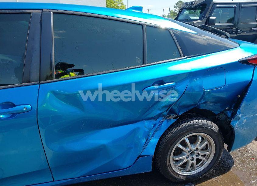 Photo 6 of 2020 Toyota Prius LE (VIN JTDKARFUXL3118354)