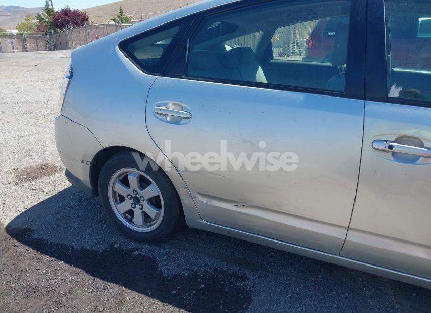 Photo 6 of 2004 Toyota Prius (VIN JTDKB20U040084439)