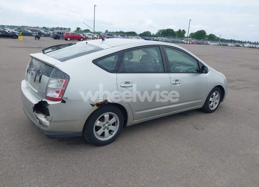 Photo 4 of 2005 Toyota Prius (VIN JTDKB20U050127341)
