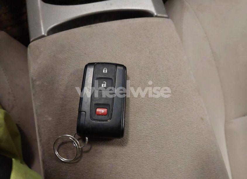 Photo 11 of 2005 Toyota Prius (VIN JTDKB20U053029781)