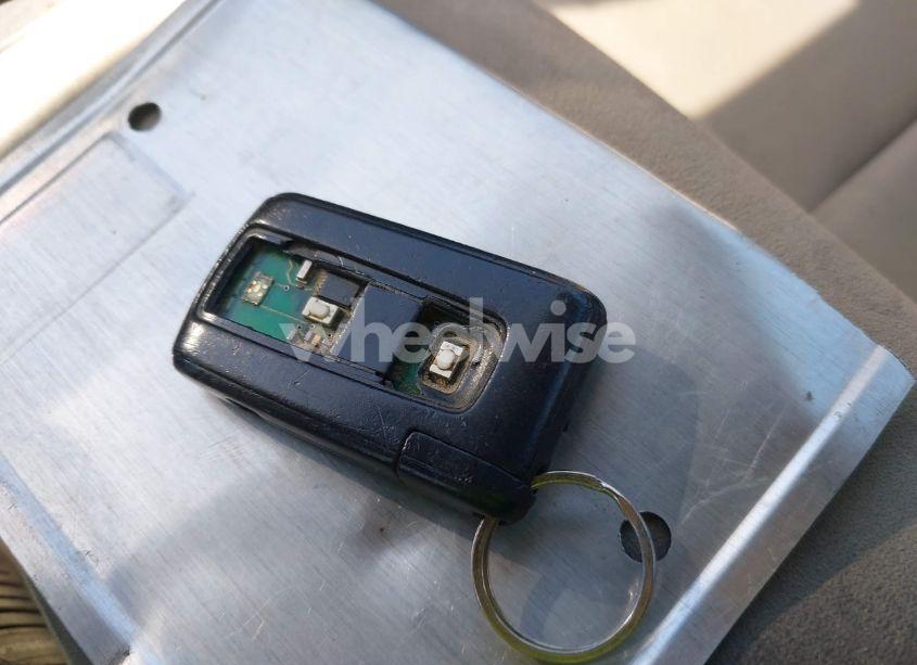 Photo 11 of 2005 Toyota Prius (VIN JTDKB20U053030137)