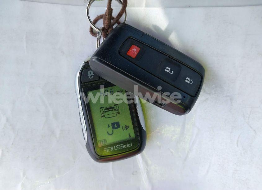 Photo 11 of 2005 Toyota Prius (VIN JTDKB20U053064272)