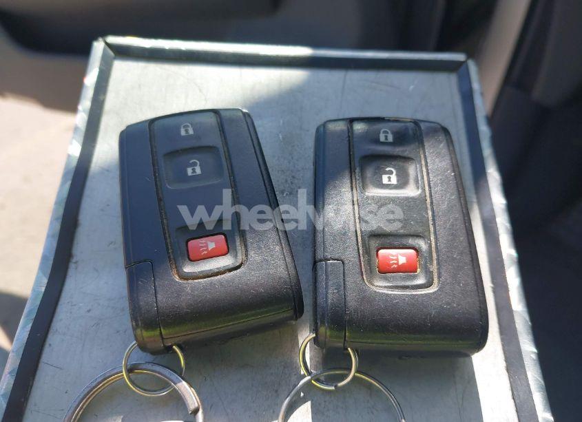 Photo 11 of 2005 Toyota Prius (VIN JTDKB20U057042667)