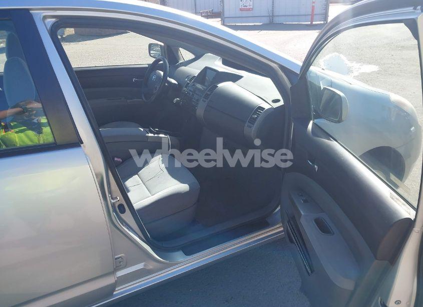 Photo 5 of 2005 Toyota Prius (VIN JTDKB20U057042667)