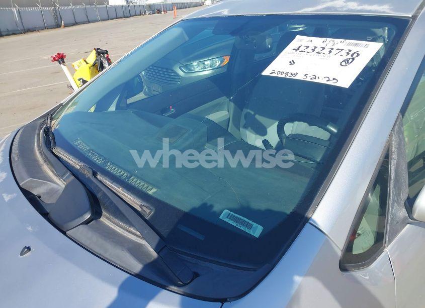 Photo 6 of 2005 Toyota Prius (VIN JTDKB20U057042667)