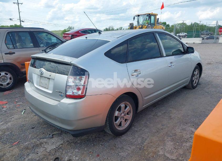 Photo 4 of 2004 Toyota Prius (VIN JTDKB20U140043642)