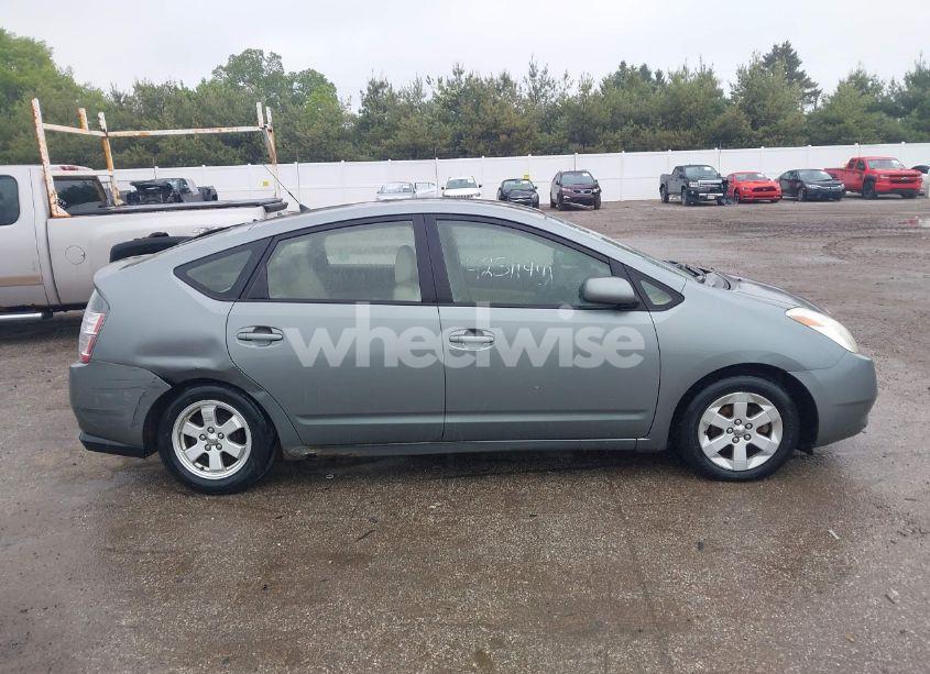 Photo 13 of 2005 Toyota Prius (VIN JTDKB20U153035380)