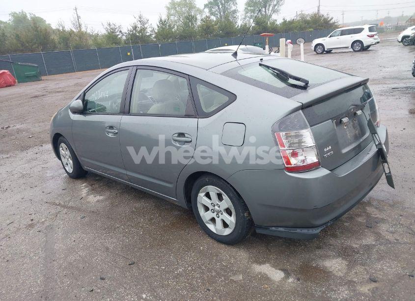 Photo 3 of 2005 Toyota Prius (VIN JTDKB20U153035380)