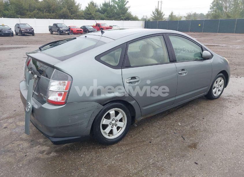 Photo 4 of 2005 Toyota Prius (VIN JTDKB20U153035380)