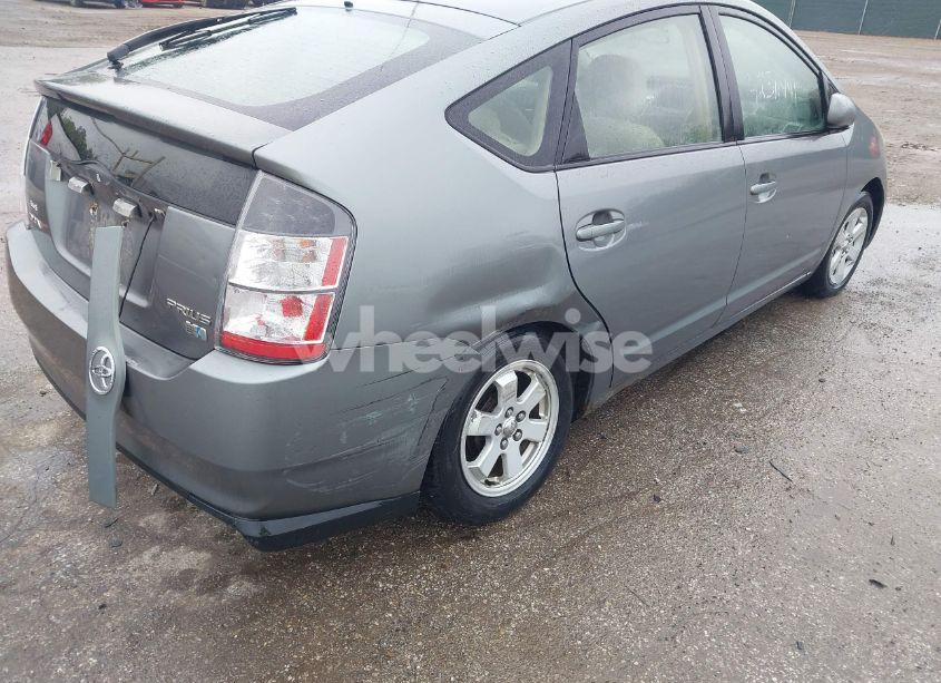 Photo 6 of 2005 Toyota Prius (VIN JTDKB20U153035380)