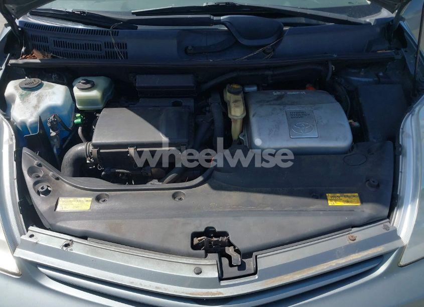 Photo 10 of 2005 Toyota Prius (VIN JTDKB20U153046055)