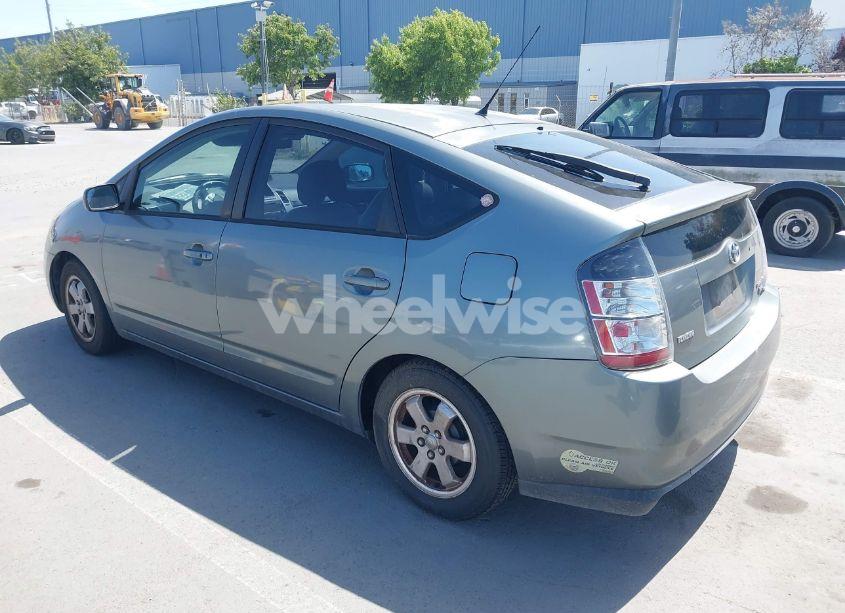 Photo 3 of 2005 Toyota Prius (VIN JTDKB20U153046055)