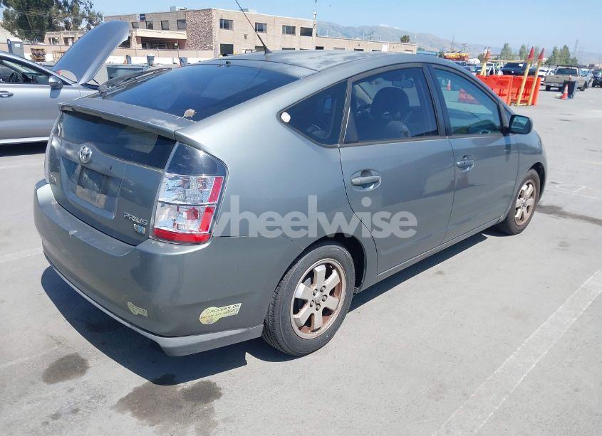 Photo 4 of 2005 Toyota Prius (VIN JTDKB20U153046055)
