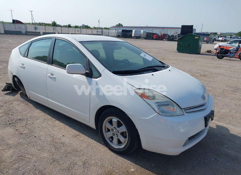 2005 Toyota Prius (VIN JTDKB20U153077161) main photo