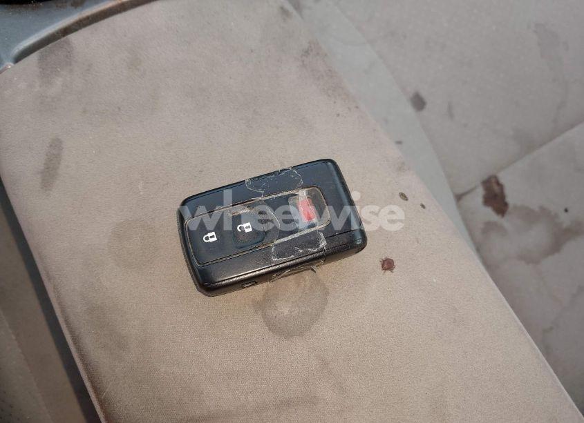 Photo 11 of 2005 Toyota Prius (VIN JTDKB20U153077161)