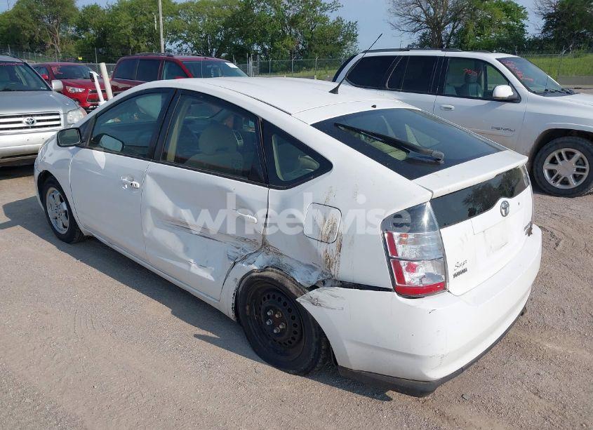 Photo 3 of 2005 Toyota Prius (VIN JTDKB20U153077161)