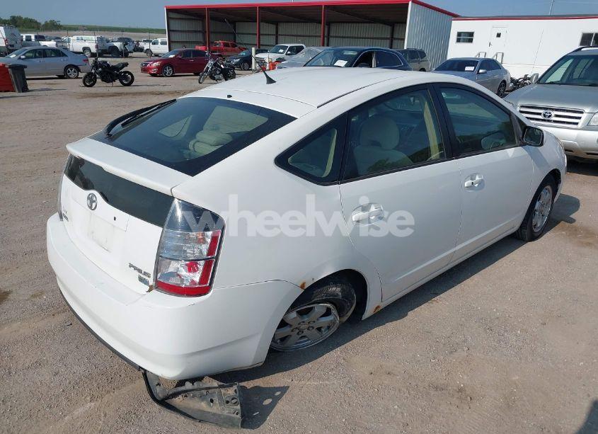 Photo 4 of 2005 Toyota Prius (VIN JTDKB20U153077161)