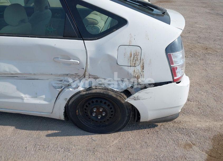 Photo 6 of 2005 Toyota Prius (VIN JTDKB20U153077161)