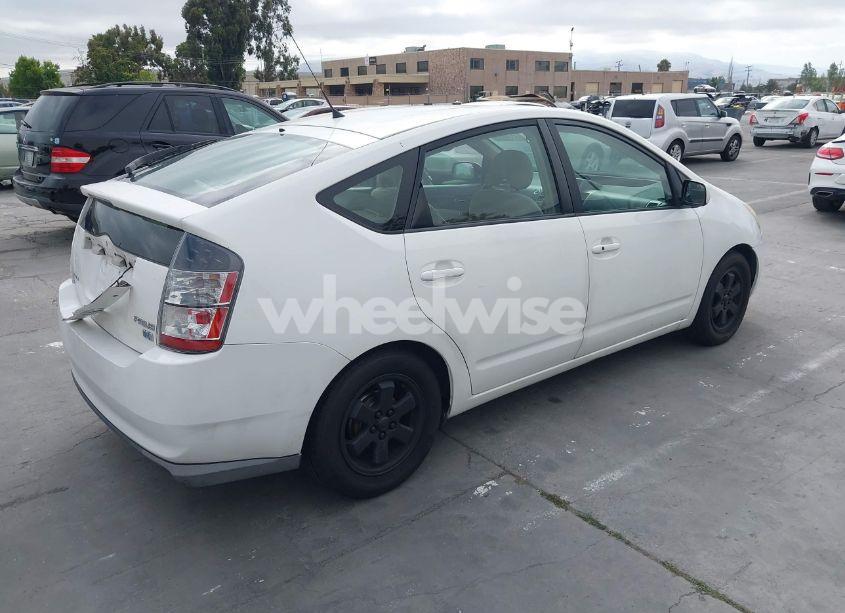 Photo 4 of 2005 Toyota Prius (VIN JTDKB20U153087012)
