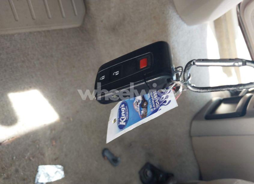 Photo 11 of 2005 Toyota Prius (VIN JTDKB20U153110322)