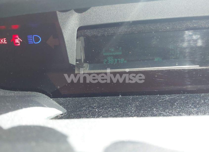 Photo 7 of 2005 Toyota Prius (VIN JTDKB20U153110322)